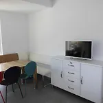利彻布历克度假屋 *